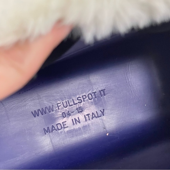 O Bag Purple Rubber Tote with Ivory Faux Fur Trim - Picture 7 of 12